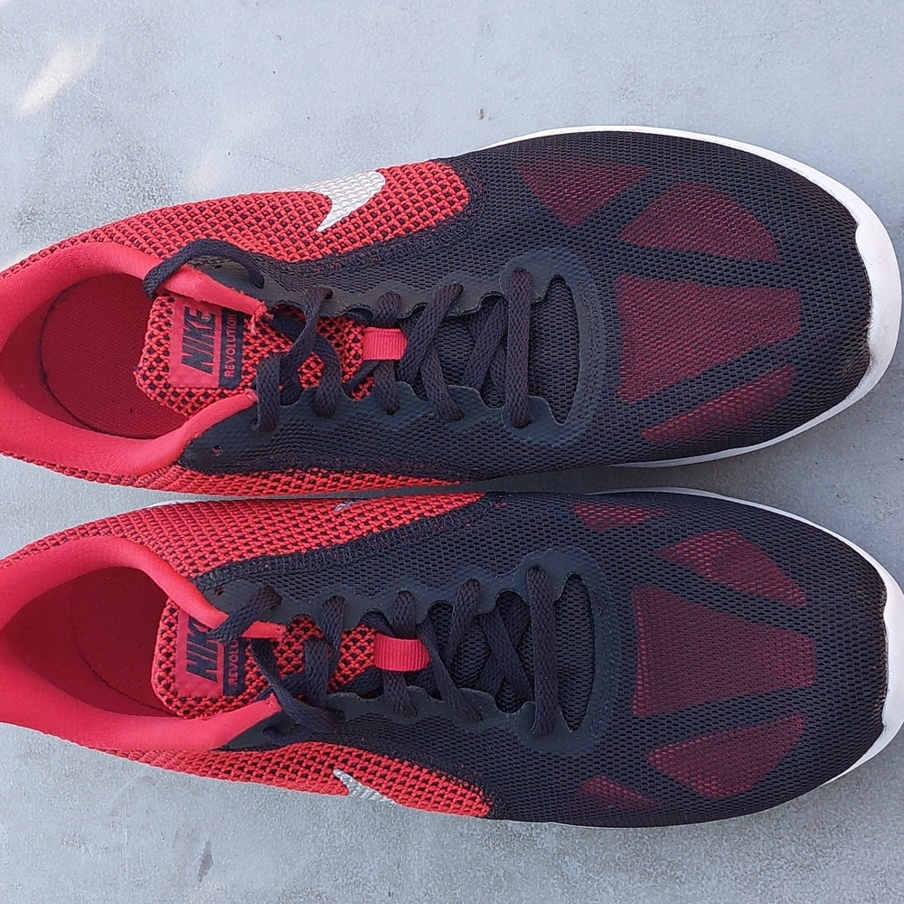 Nike Revolution 3
